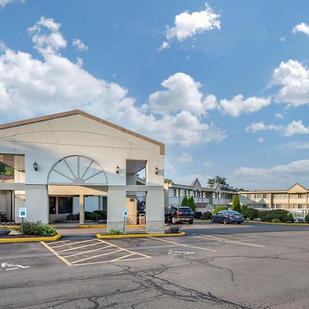 Quality Inn & Suites Vestal Binghamton Near University Bagian luar foto