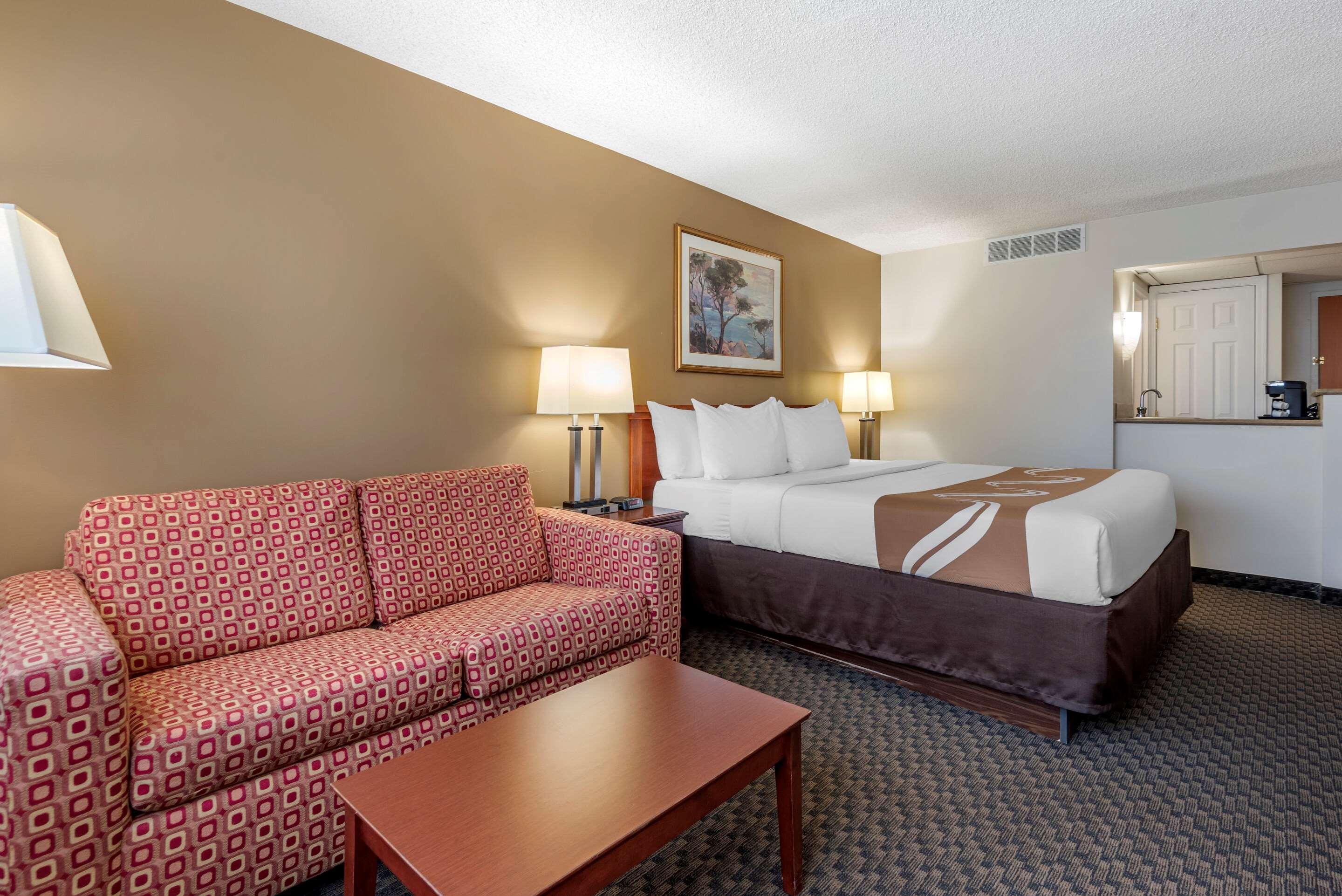 Quality Inn & Suites Vestal Binghamton Near University Bagian luar foto