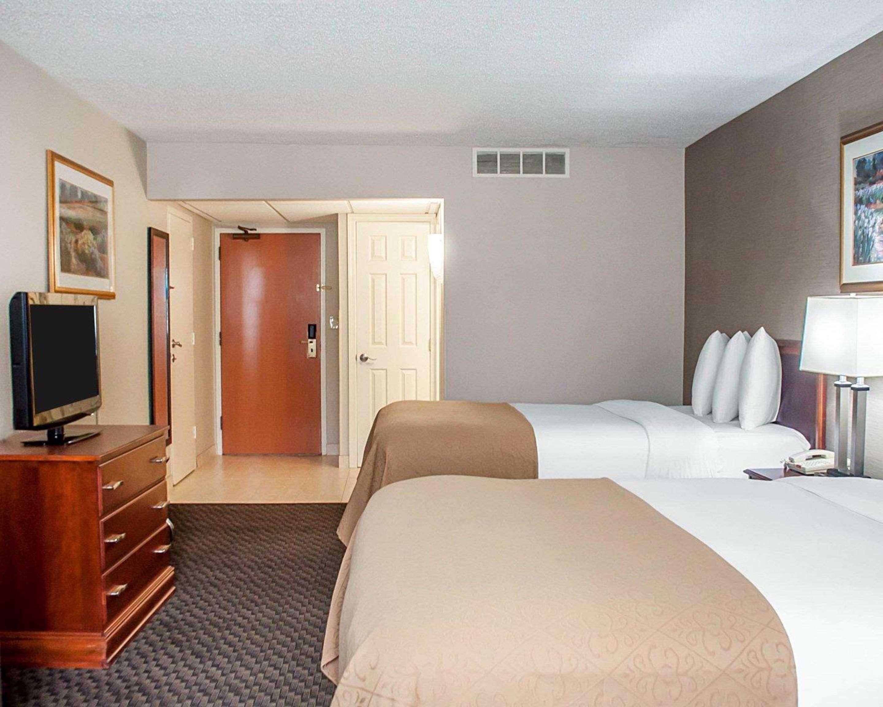 Quality Inn & Suites Vestal Binghamton Near University Bagian luar foto