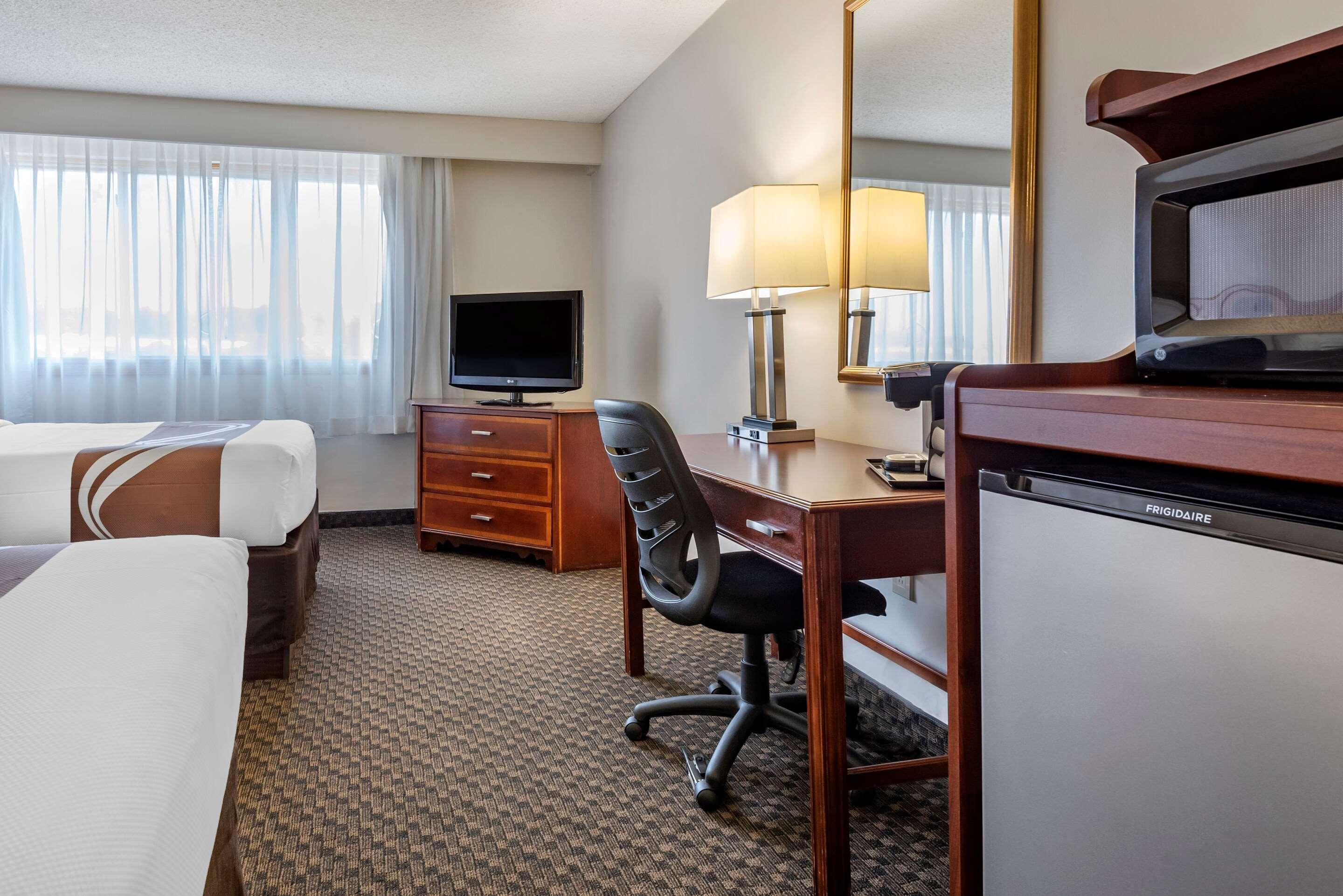 Quality Inn & Suites Vestal Binghamton Near University Bagian luar foto