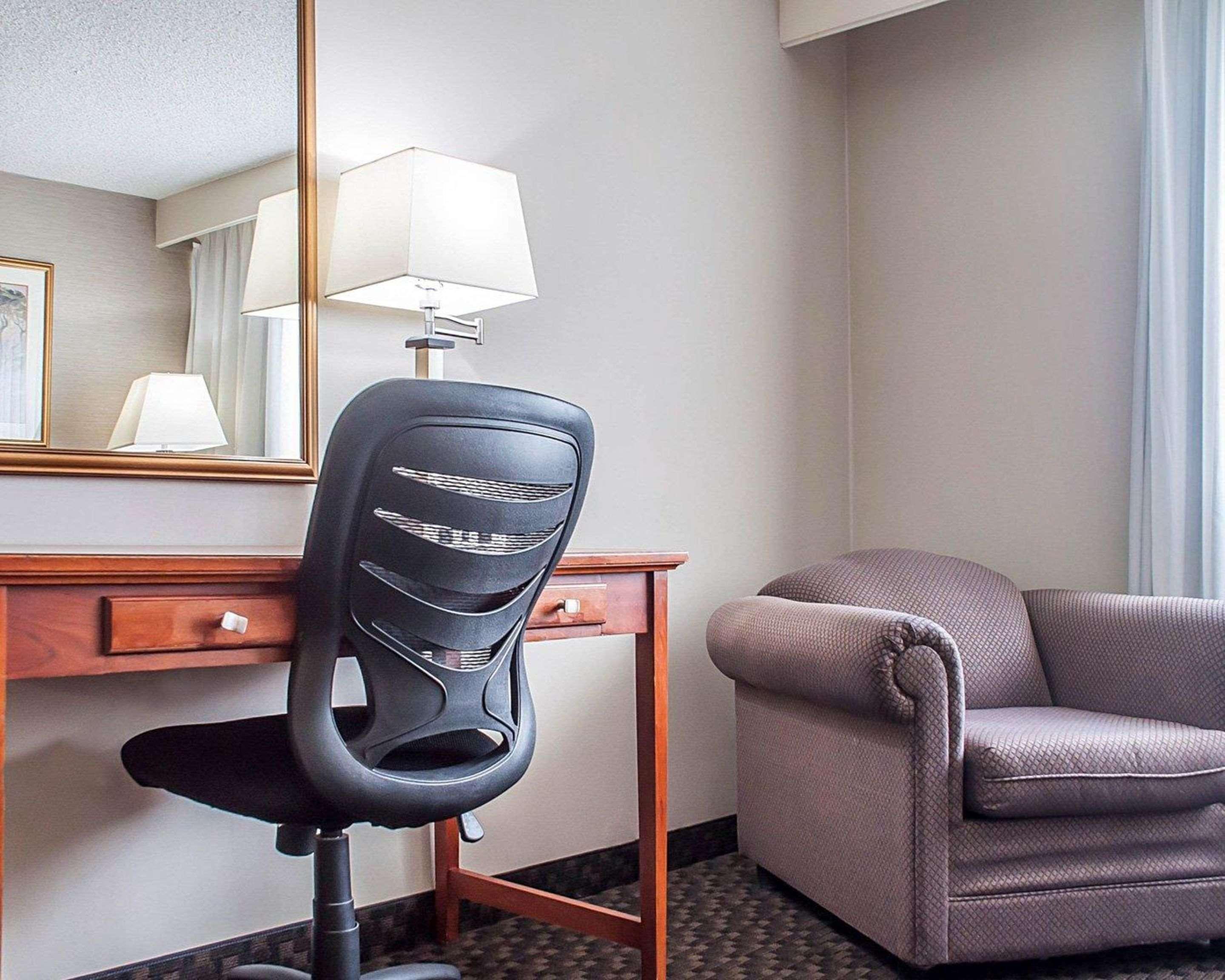 Quality Inn & Suites Vestal Binghamton Near University Bagian luar foto