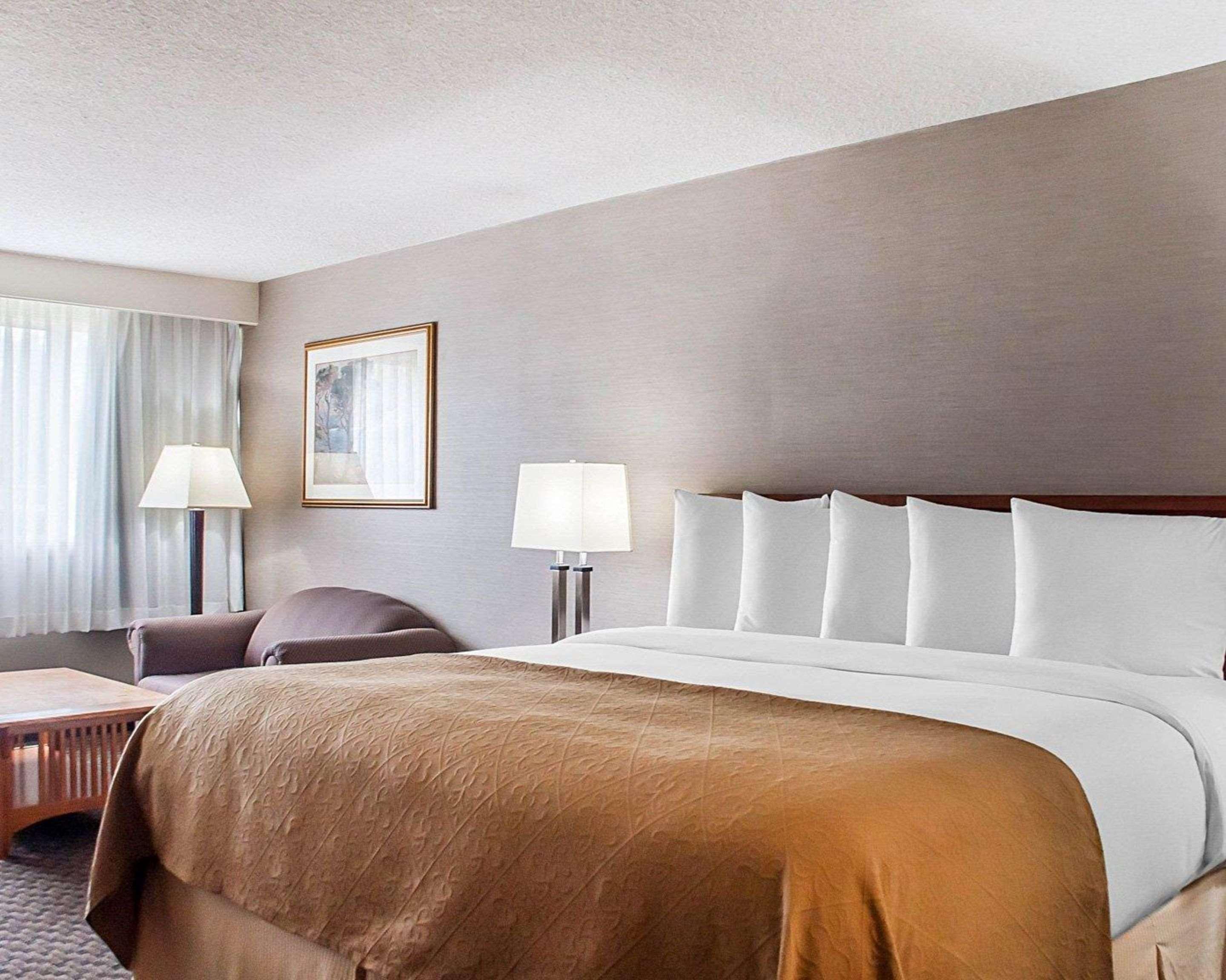 Quality Inn & Suites Vestal Binghamton Near University Bagian luar foto