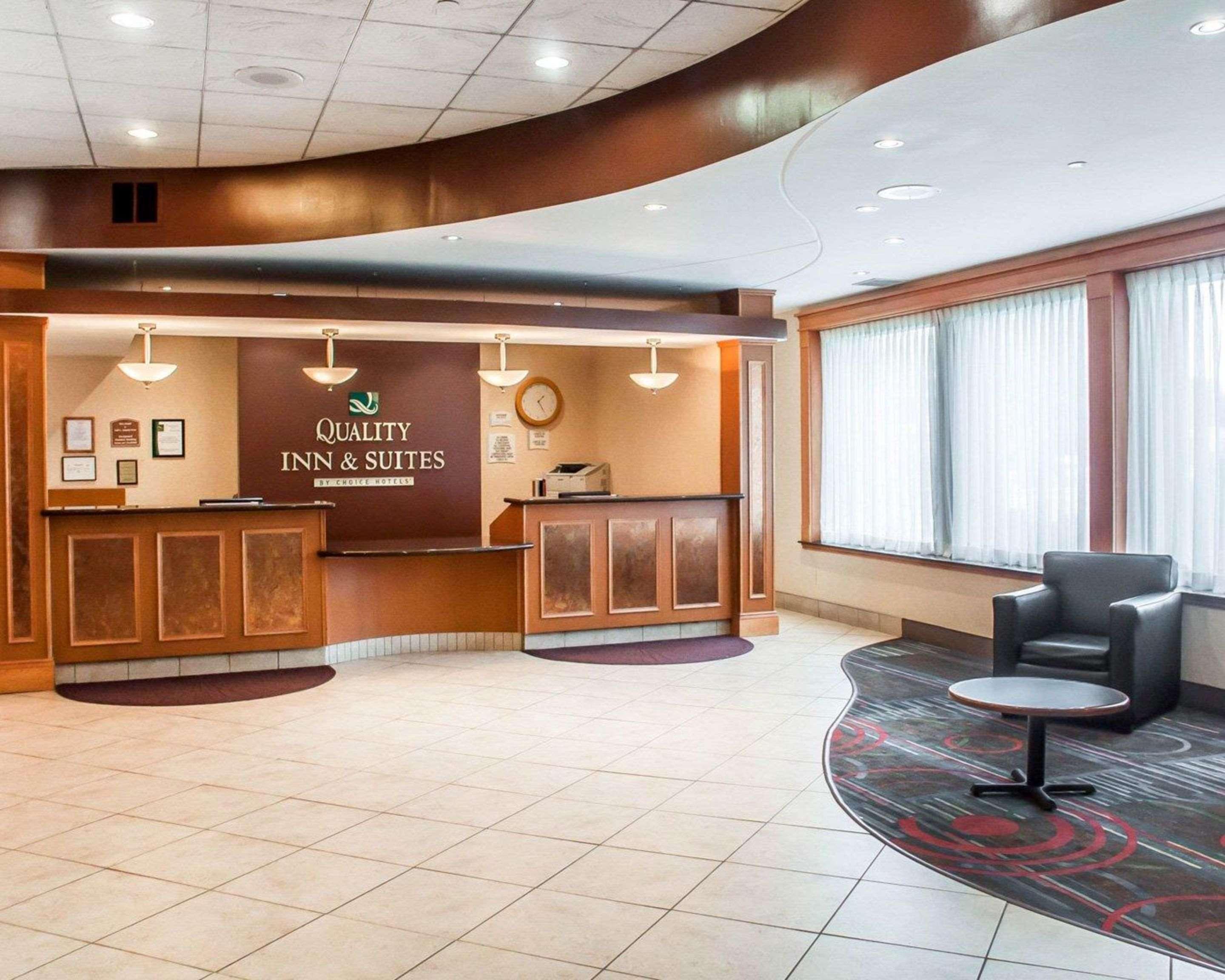 Quality Inn & Suites Vestal Binghamton Near University Bagian luar foto