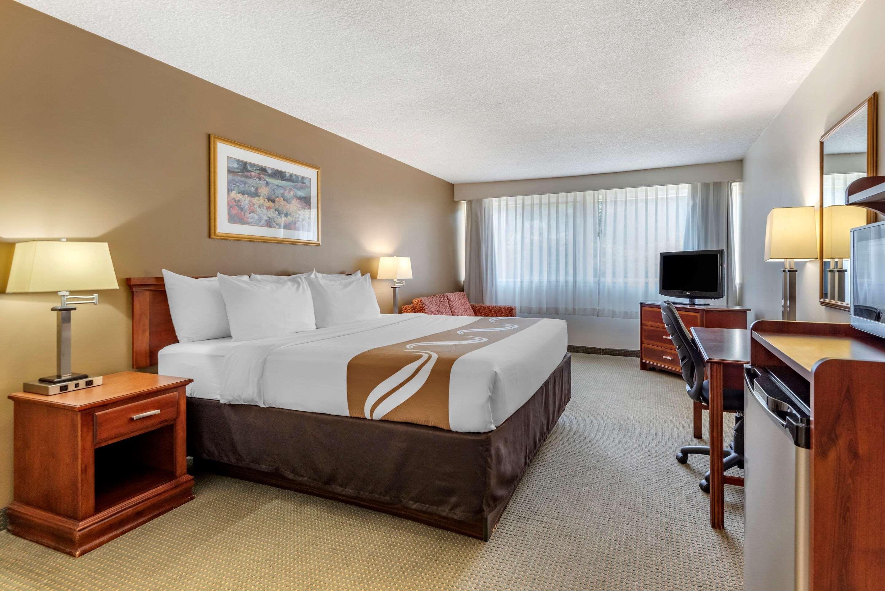 Quality Inn & Suites Vestal Binghamton Near University Bagian luar foto