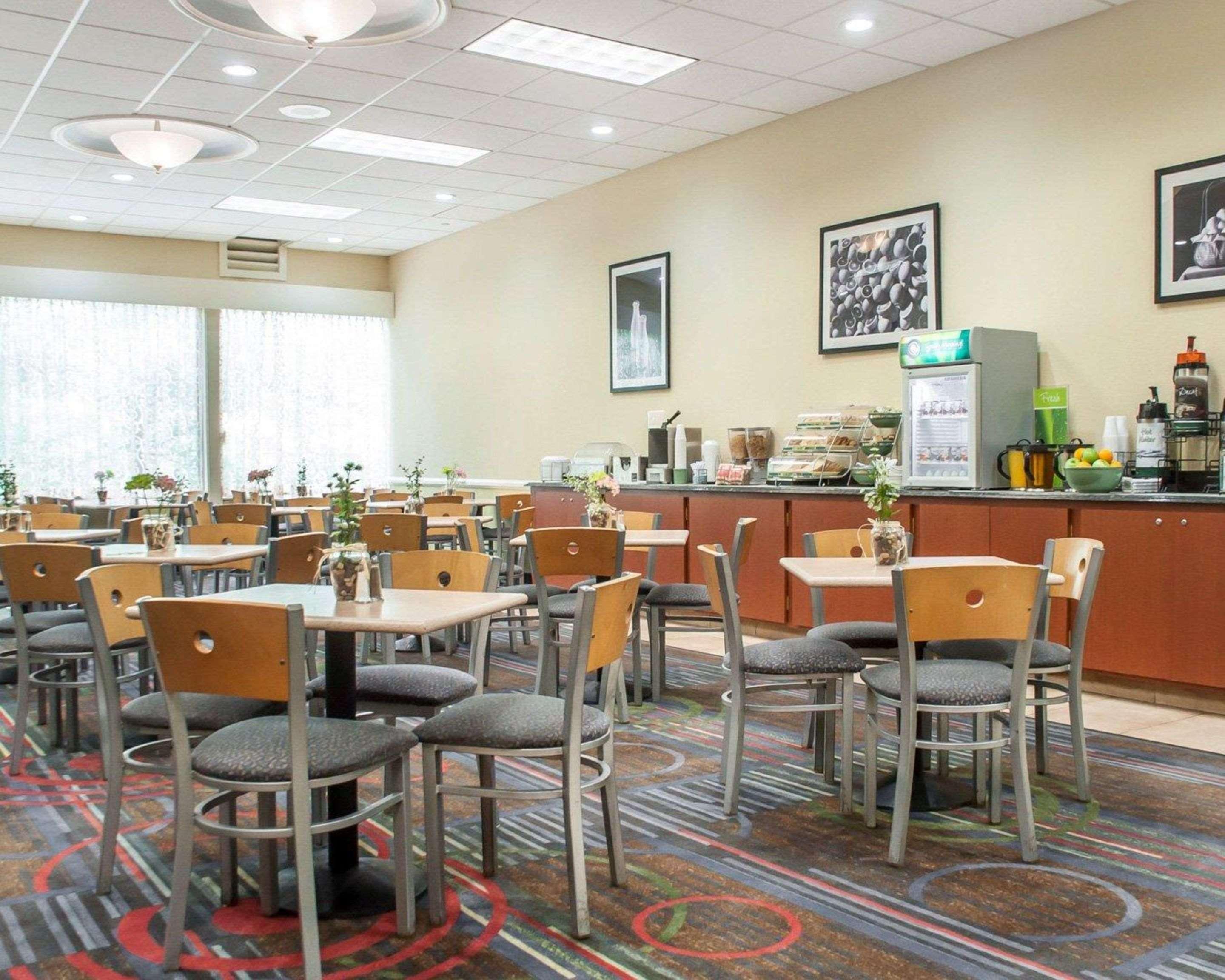 Quality Inn & Suites Vestal Binghamton Near University Bagian luar foto