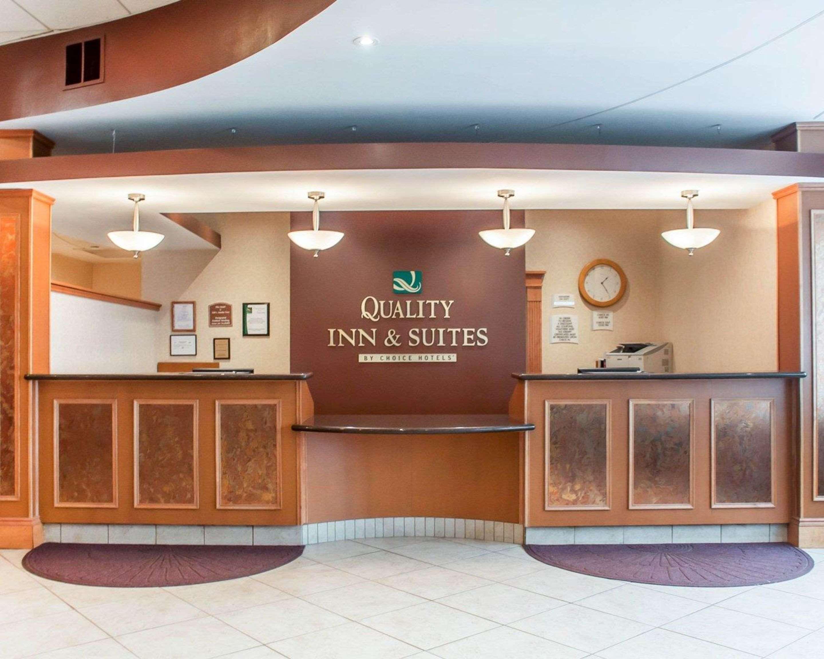 Quality Inn & Suites Vestal Binghamton Near University Bagian luar foto