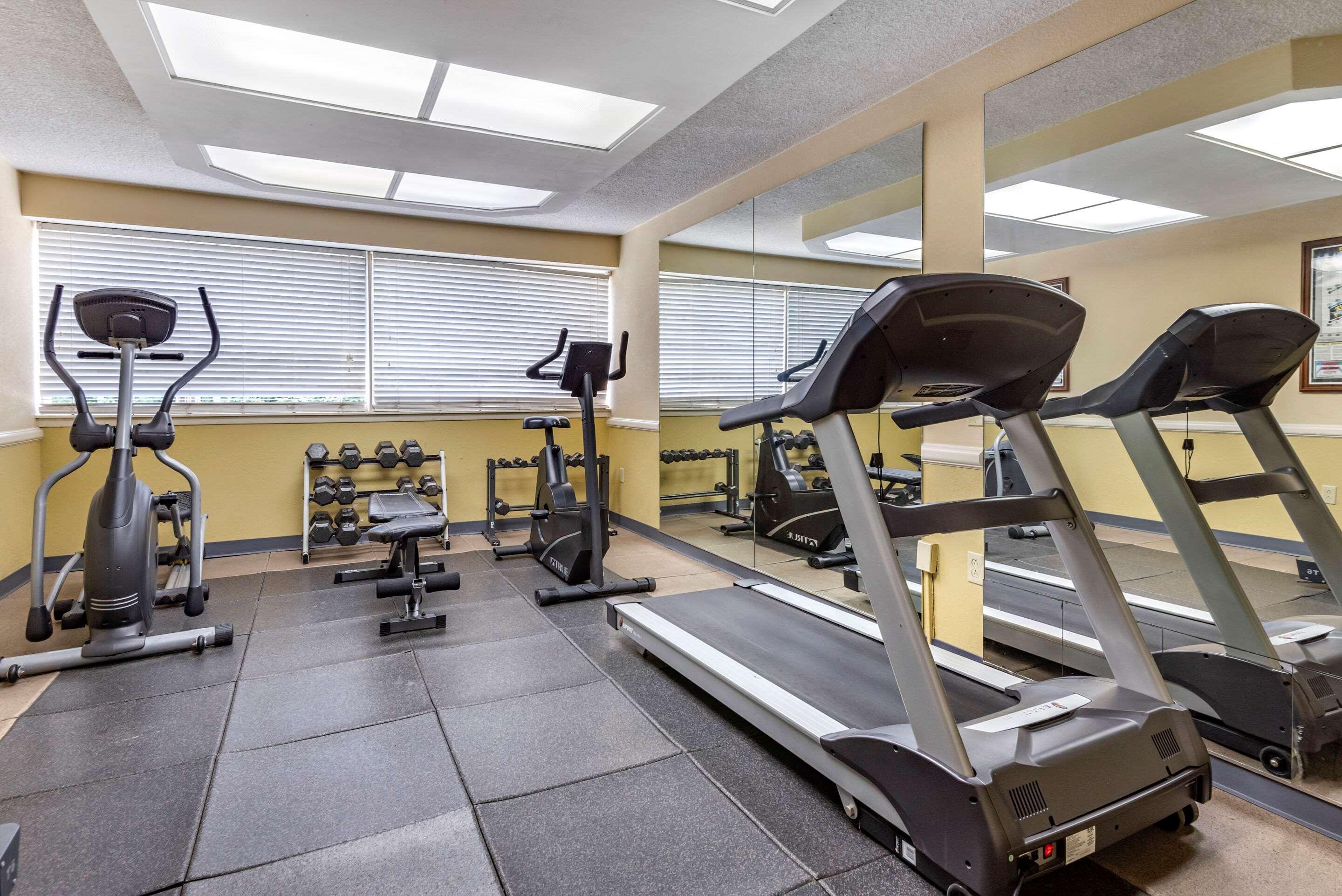 Quality Inn & Suites Vestal Binghamton Near University Bagian luar foto
