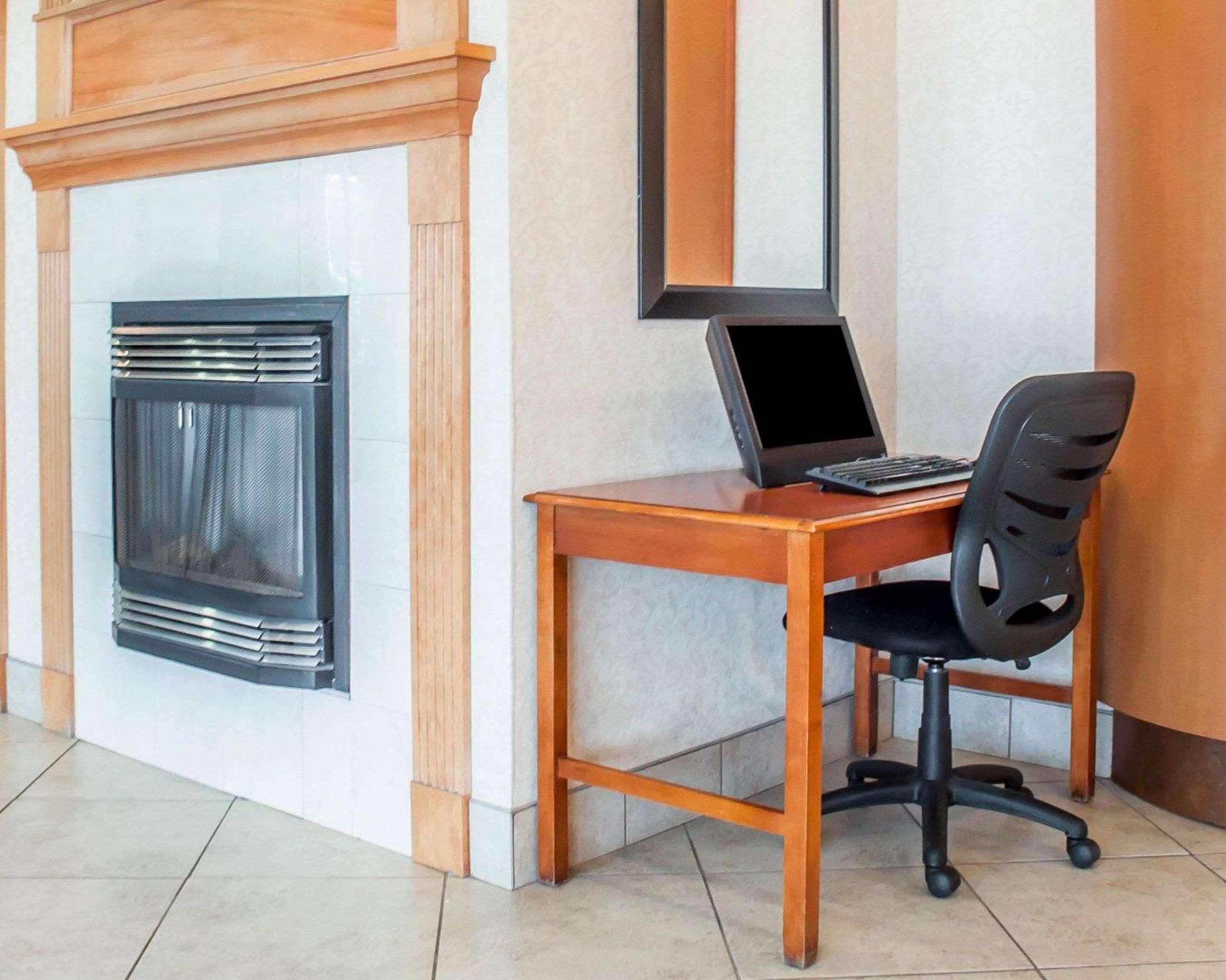 Quality Inn & Suites Vestal Binghamton Near University Bagian luar foto